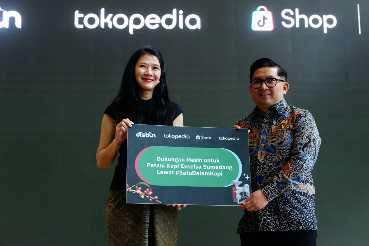 Tokopedia dan ShopTokopedia...