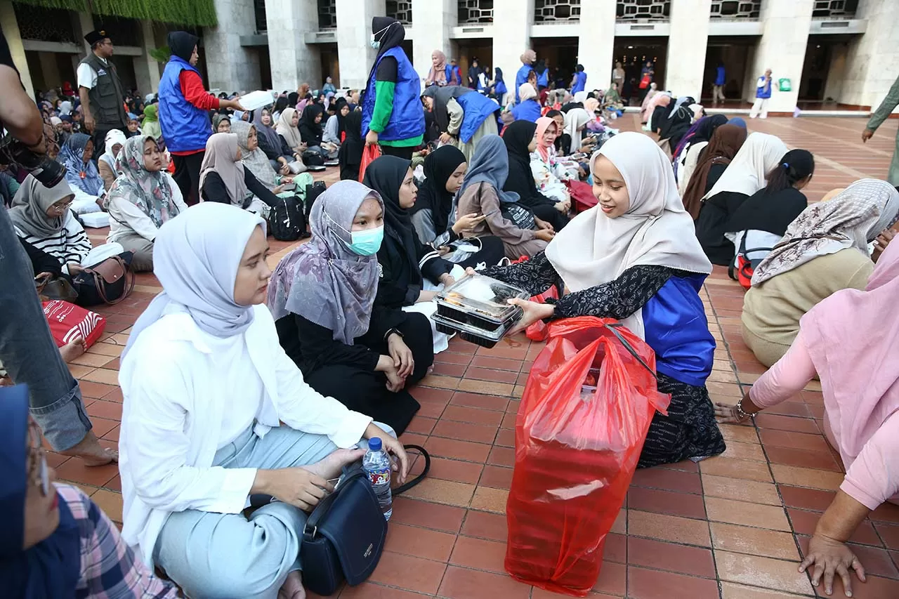Kehangatan Ramadan,...
