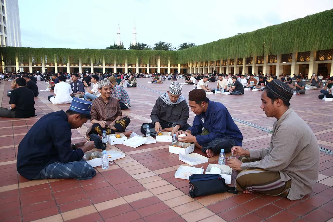 Kehangatan Ramadan,...