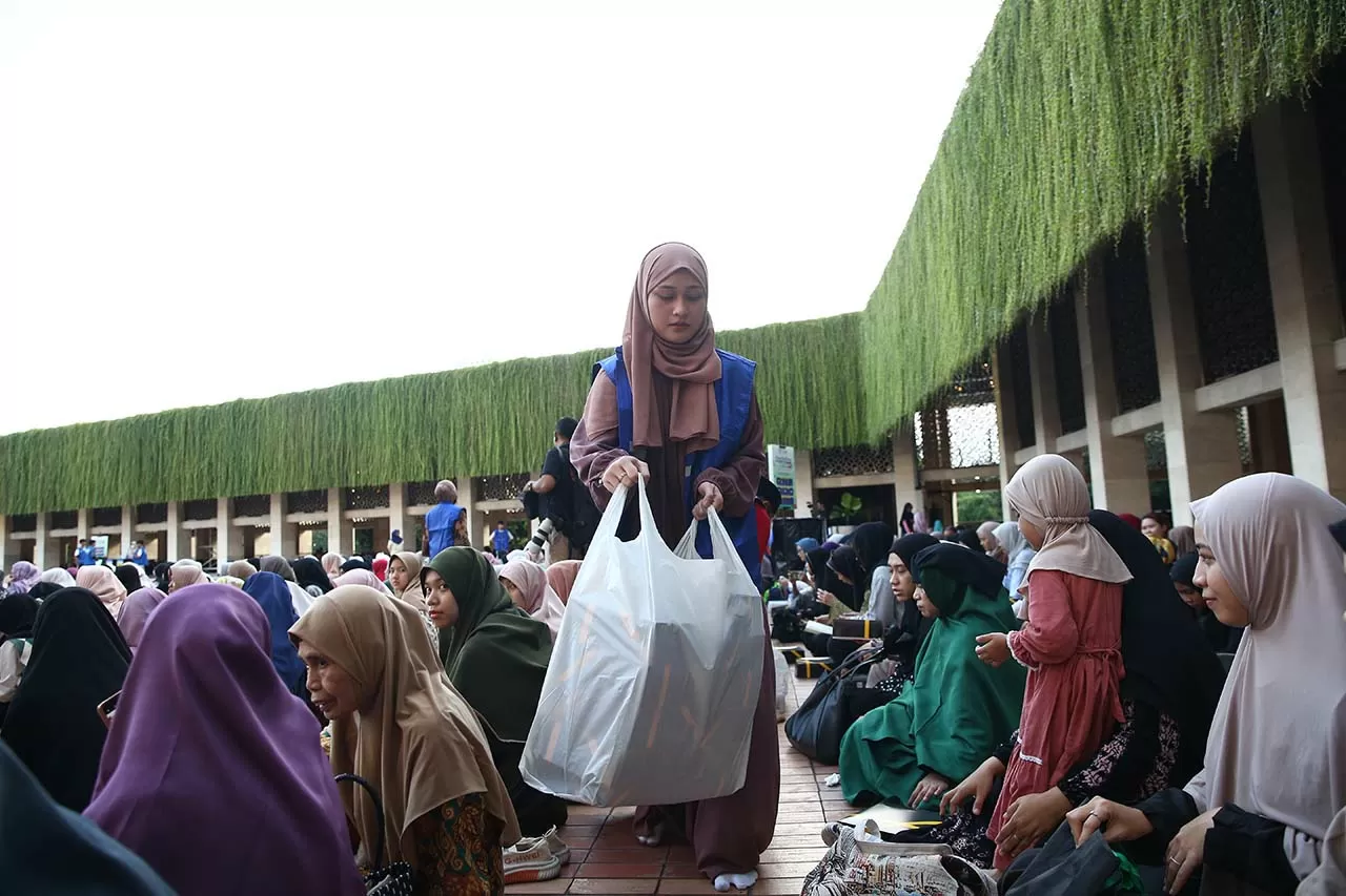 Kehangatan Ramadan,...