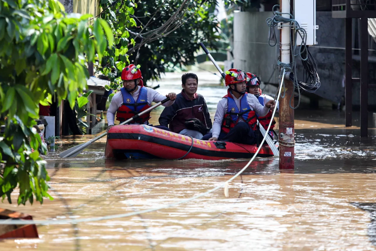 Banjir Kiriman Rendam...