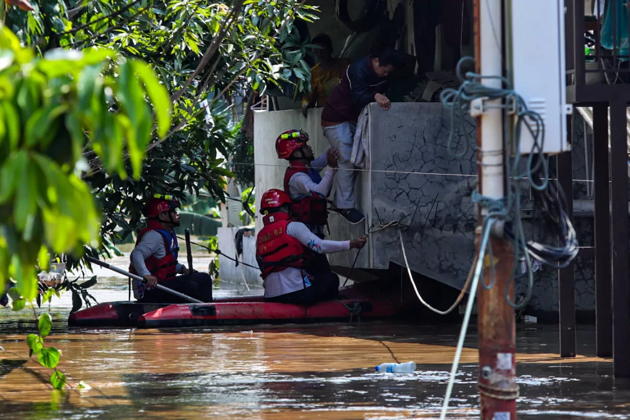 Banjir Kiriman Rendam...