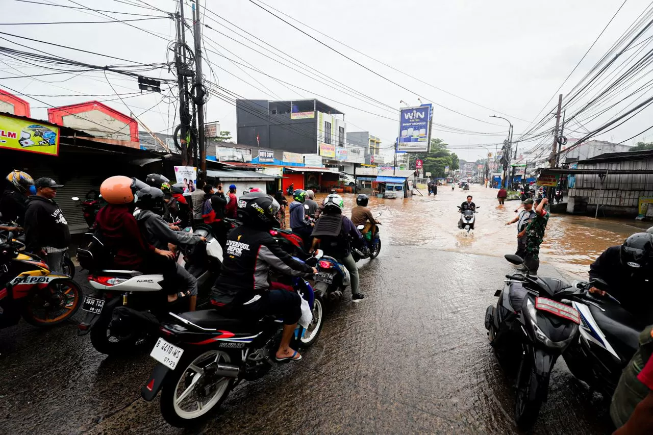 Terendam Banjir, Akses...