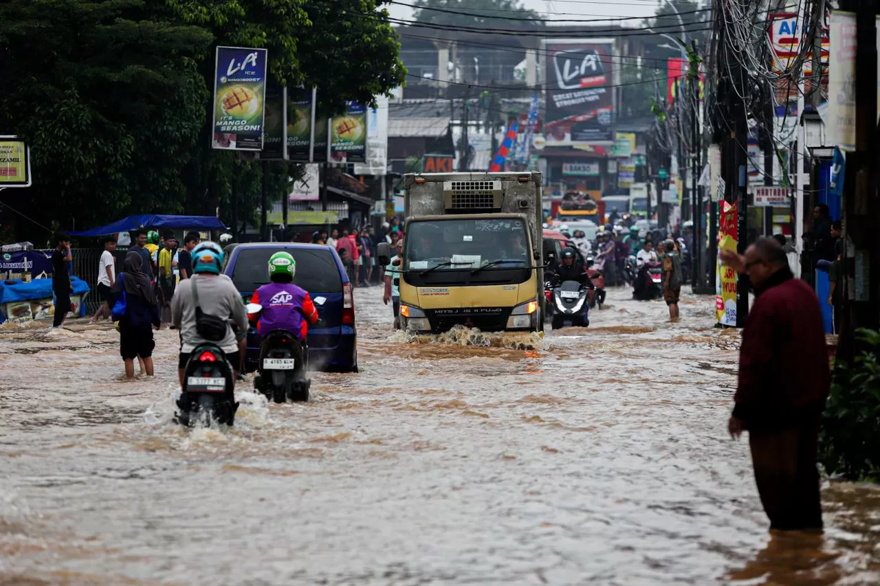 Terendam Banjir, Akses...