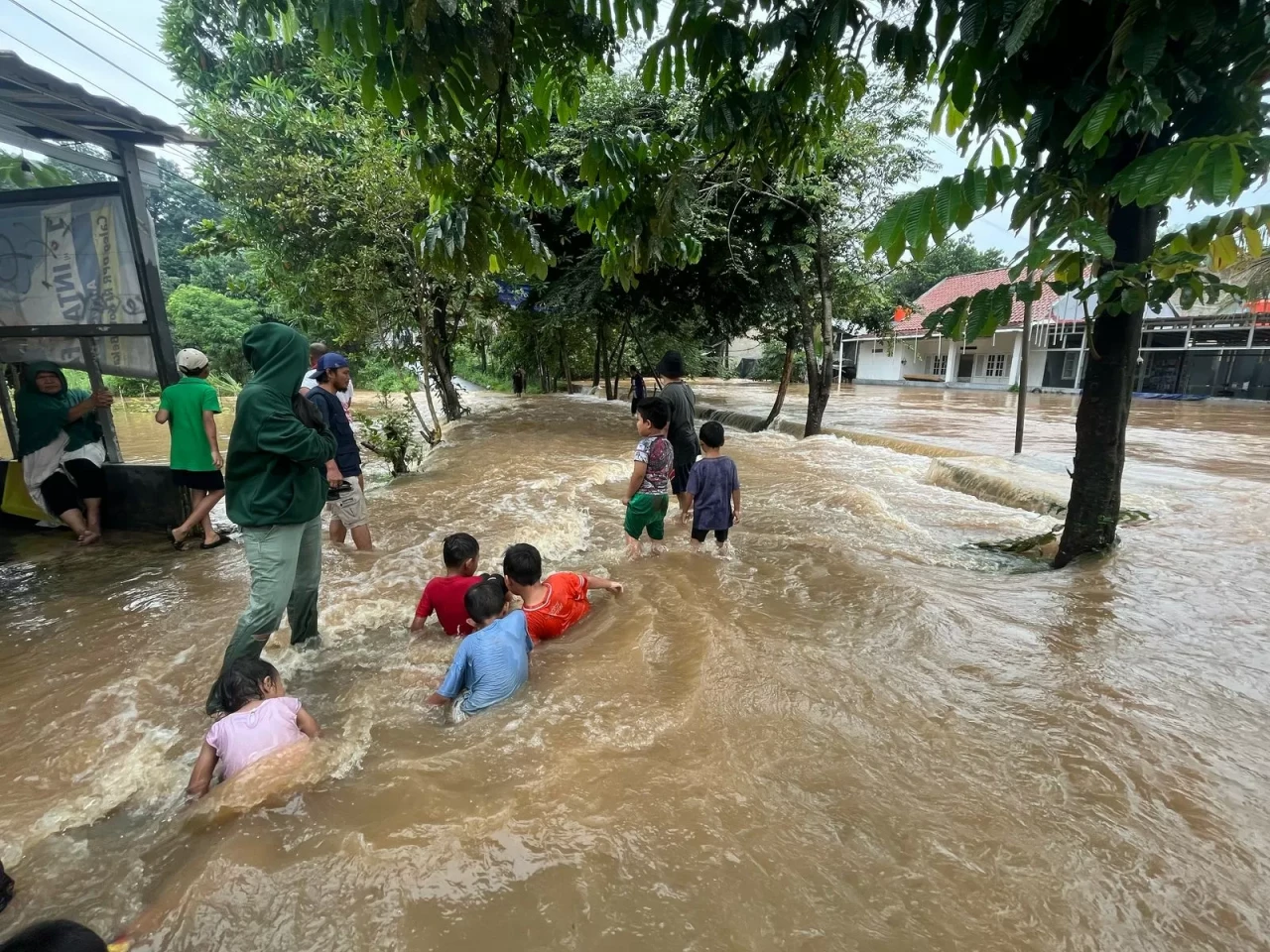 Jembatan Putus di Sawangan...