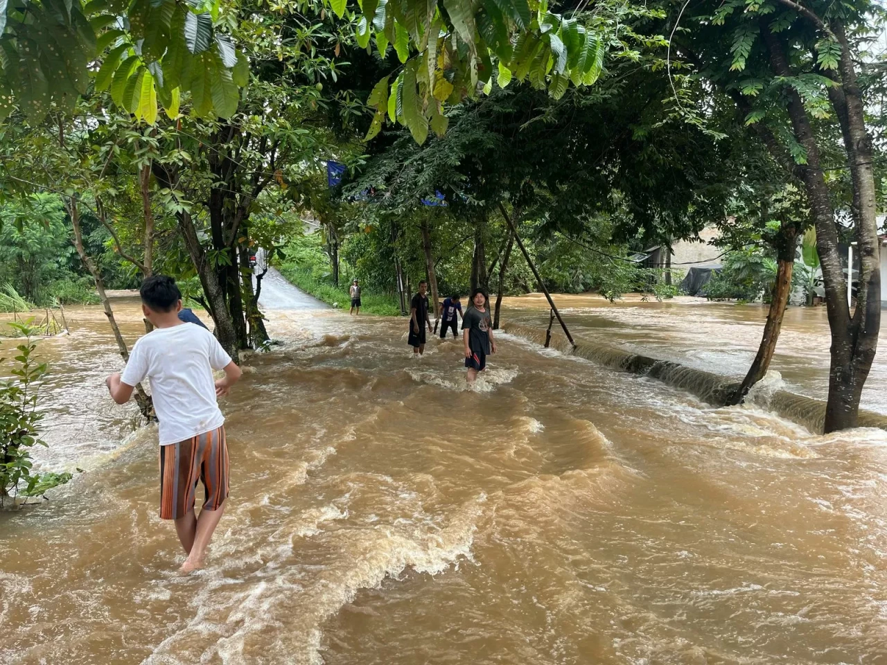 Jembatan Putus di Sawangan...