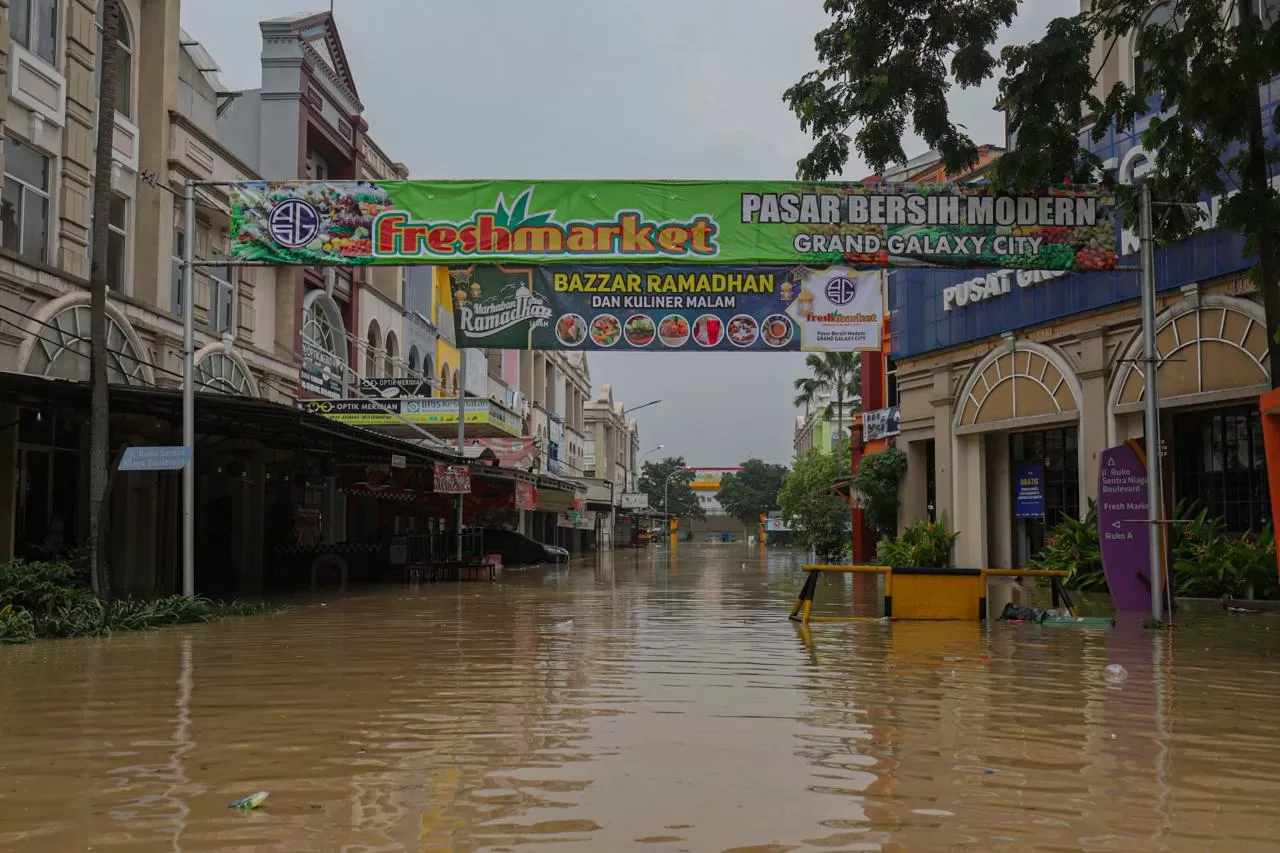 Kawasan Pertokoan Grand...