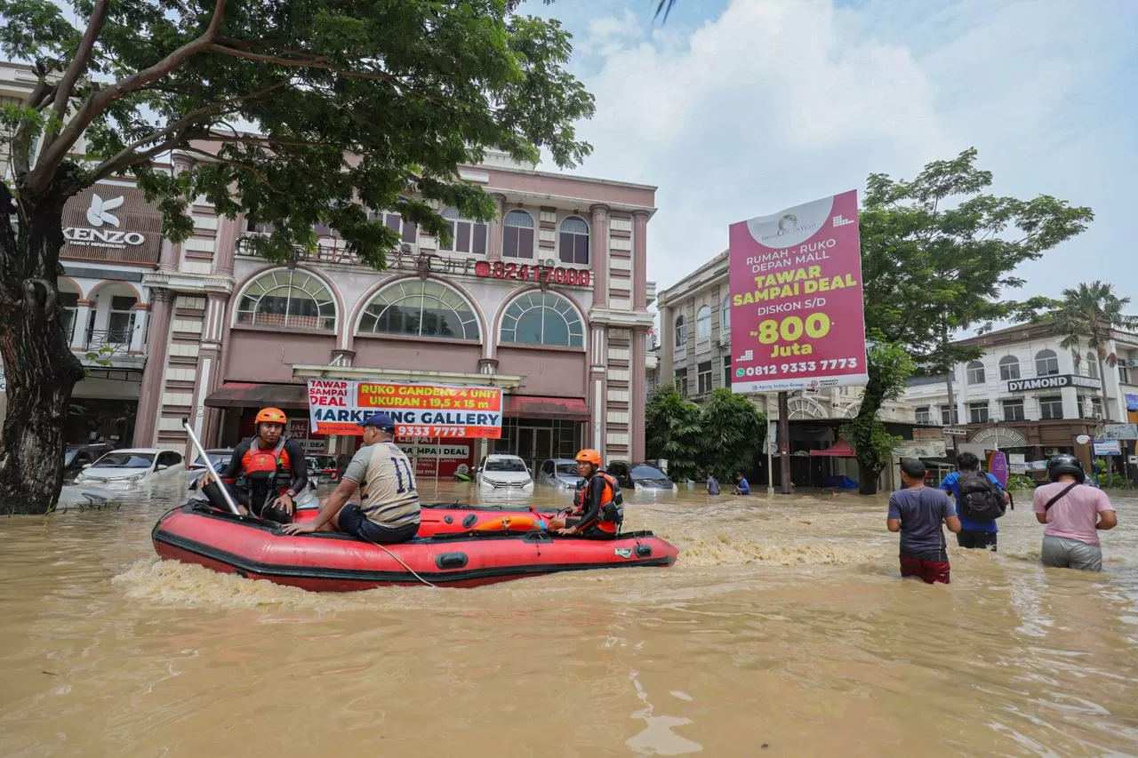 Kawasan Pertokoan Grand...