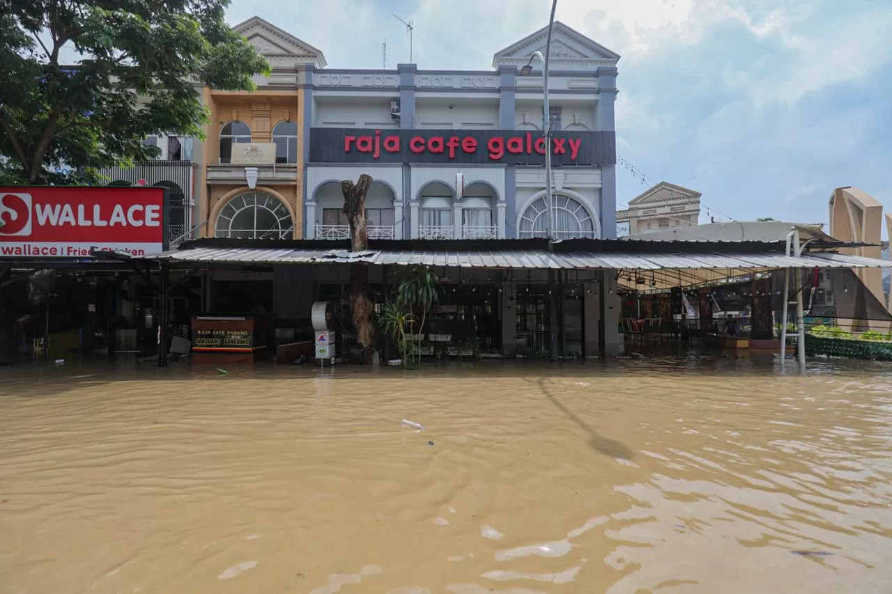 Kawasan Pertokoan Grand...