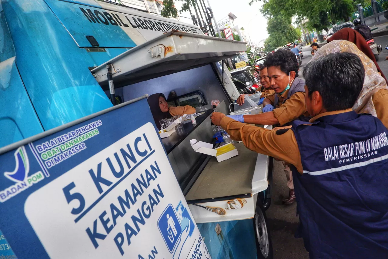 BPOM Makassar Tes Keamanan...