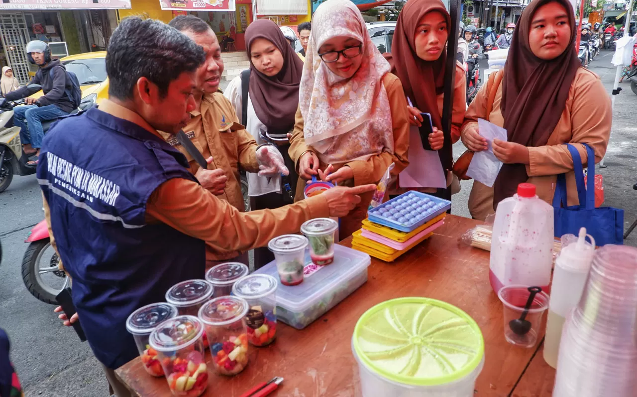 BPOM Makassar Tes Keamanan...