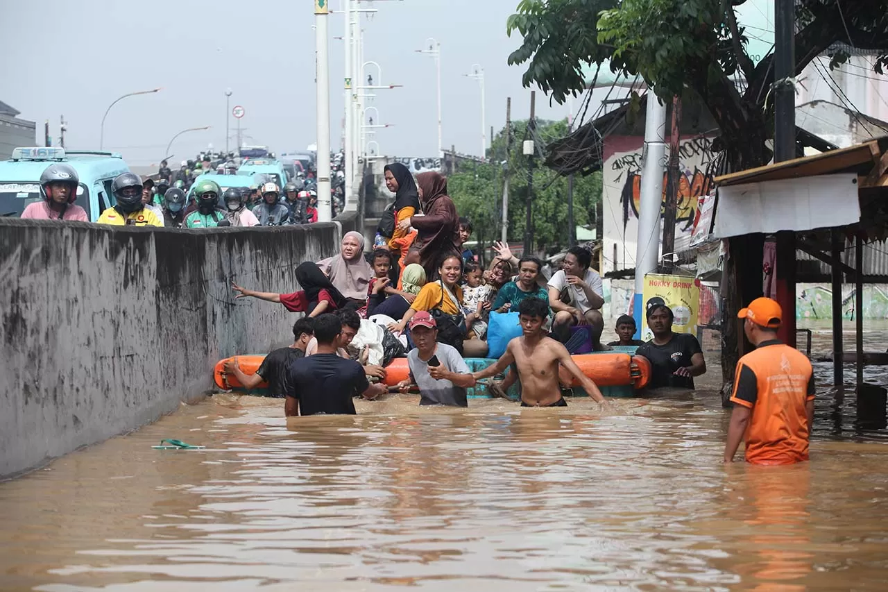 Evakuasi Warga Terdampak...