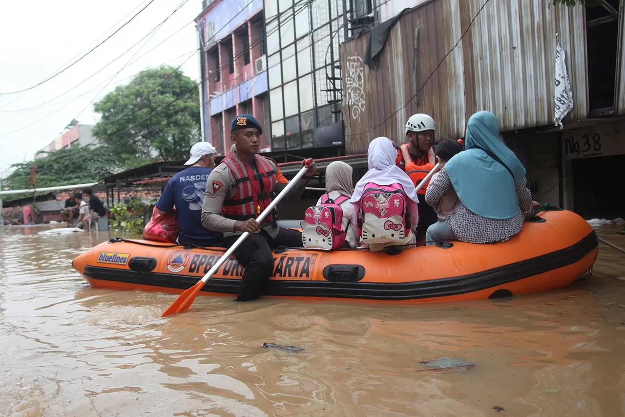 Evakuasi Warga Terdampak...