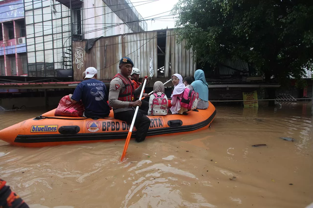 Evakuasi Warga Terdampak...