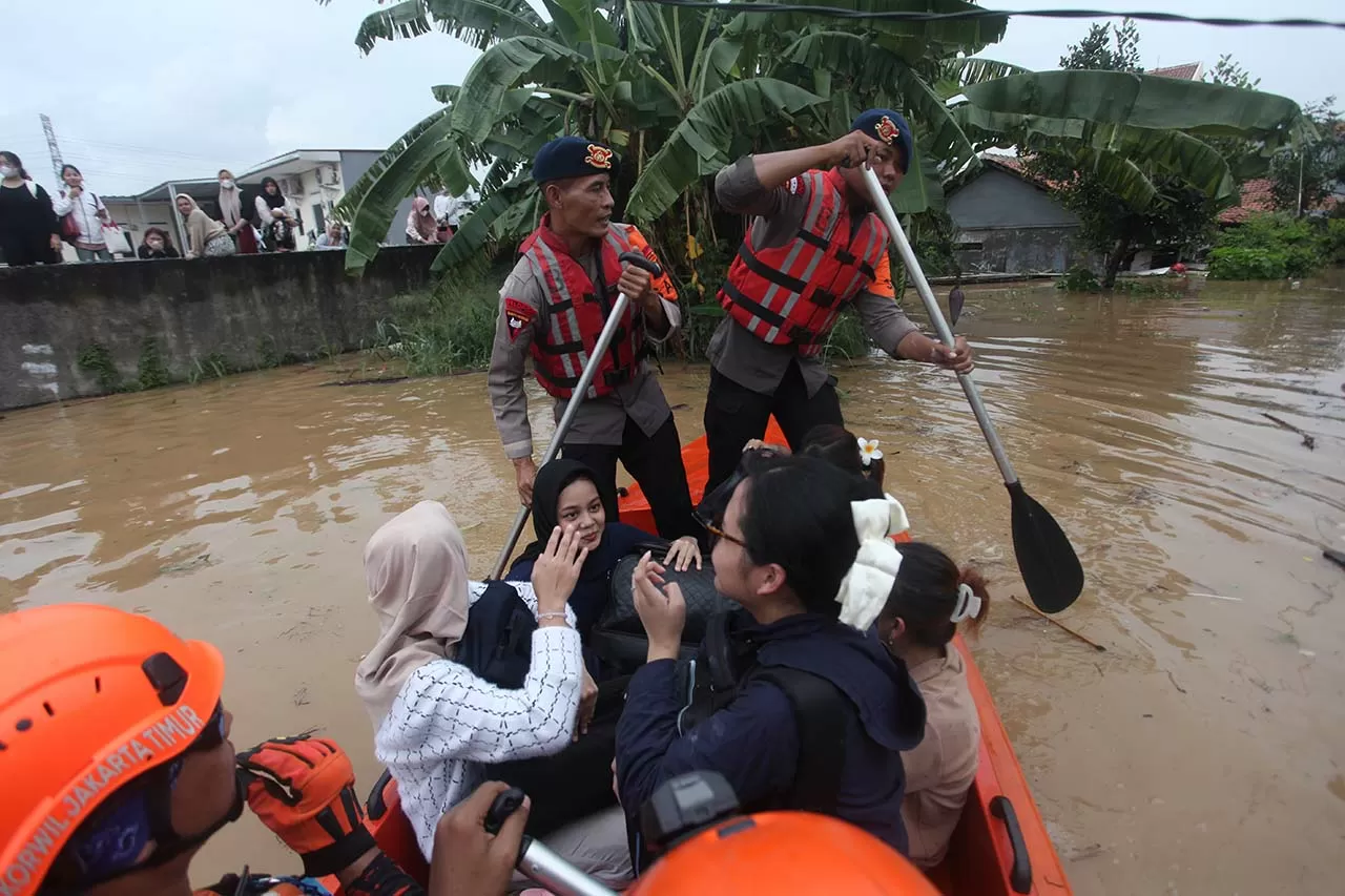 Evakuasi Warga Terdampak...