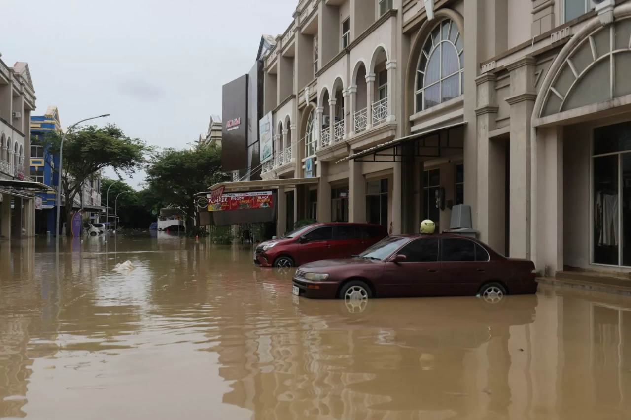 Puluhan Mobil Terendam...