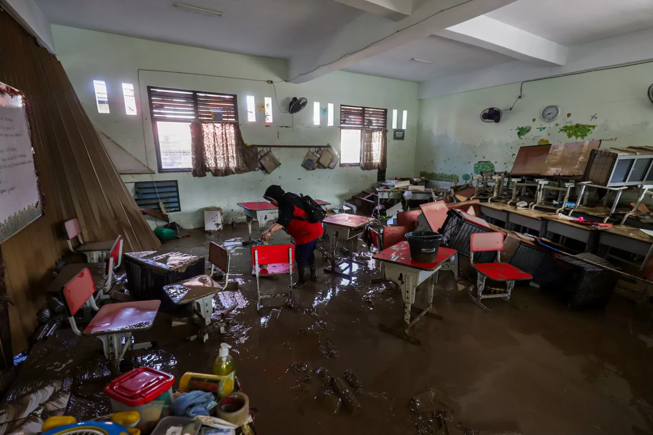 Banjir Pondok Gede Permai...