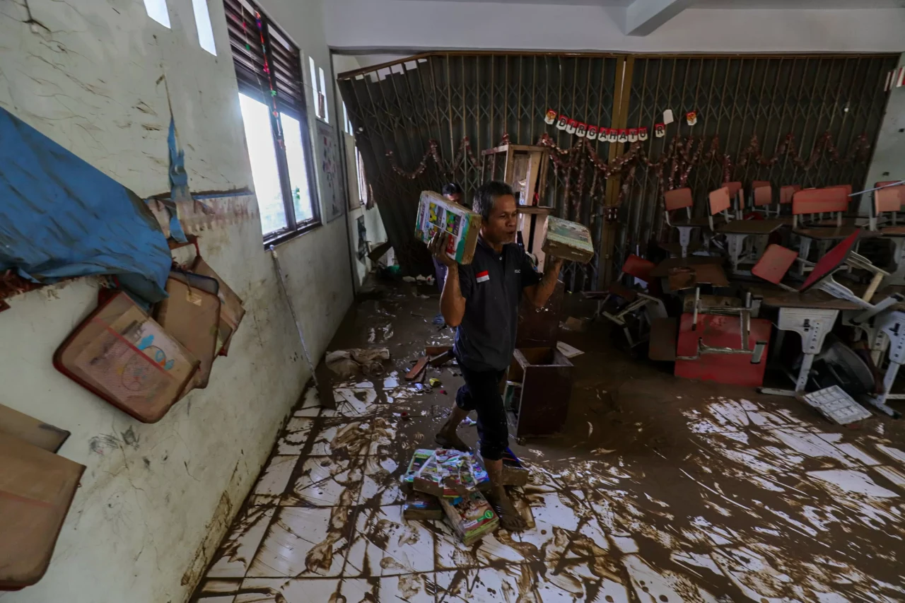 Banjir Pondok Gede Permai...