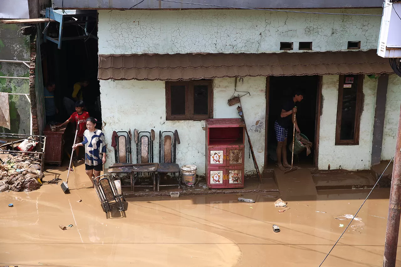 Banjir Surut, Warga...