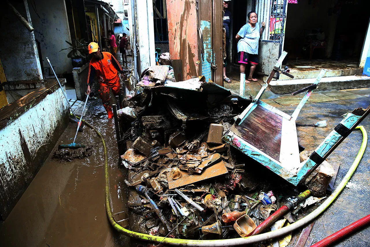 Banjir Surut, Warga...
