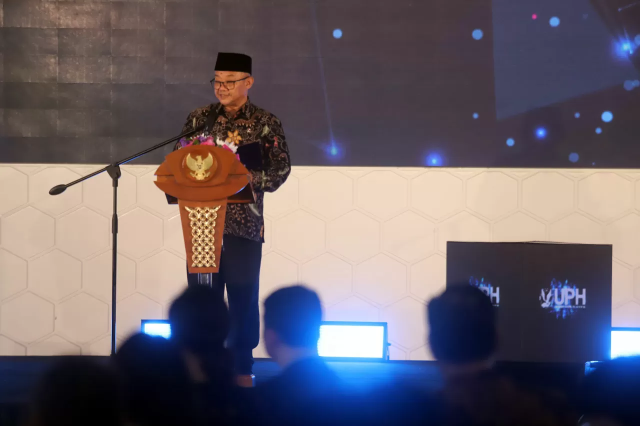 UPH Resmi Luncurkan...
