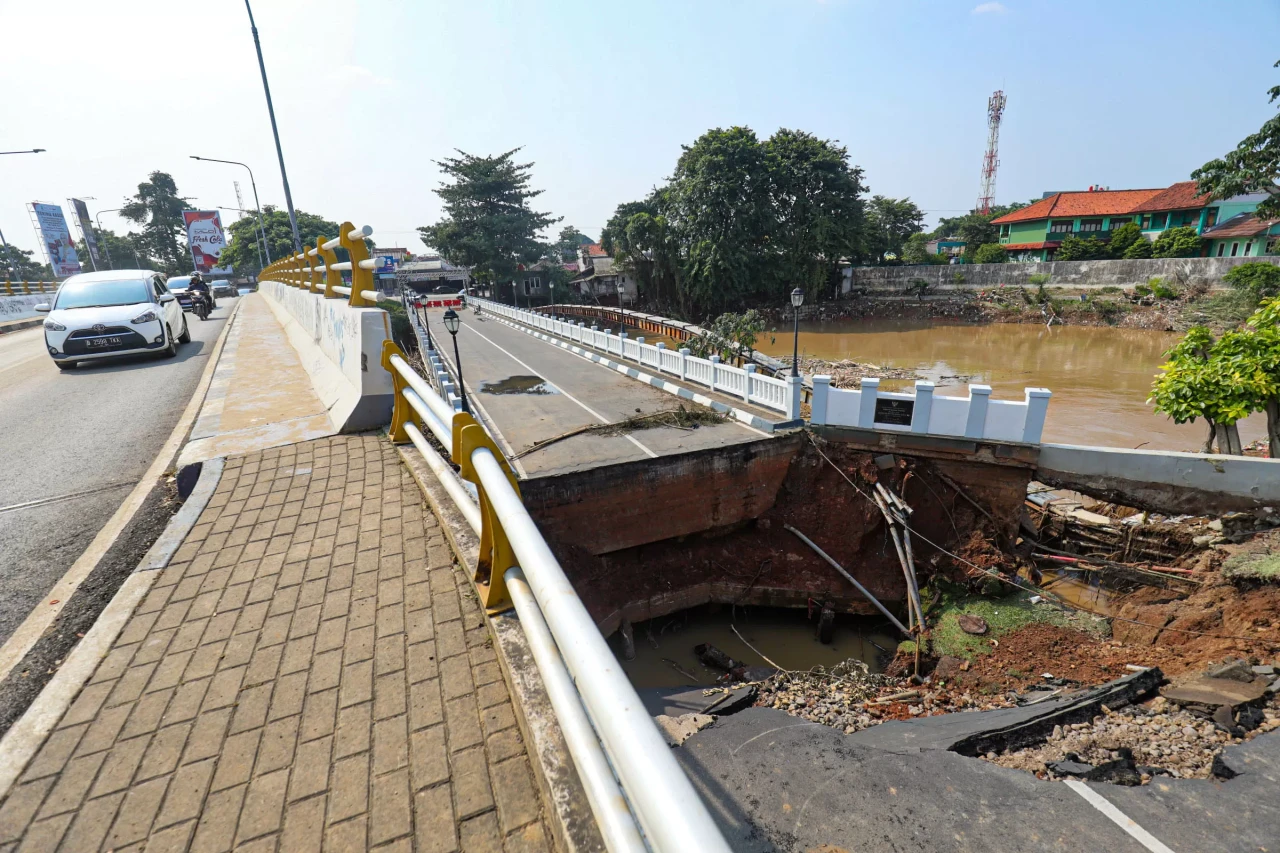 Jembatan Kemang Pratama...