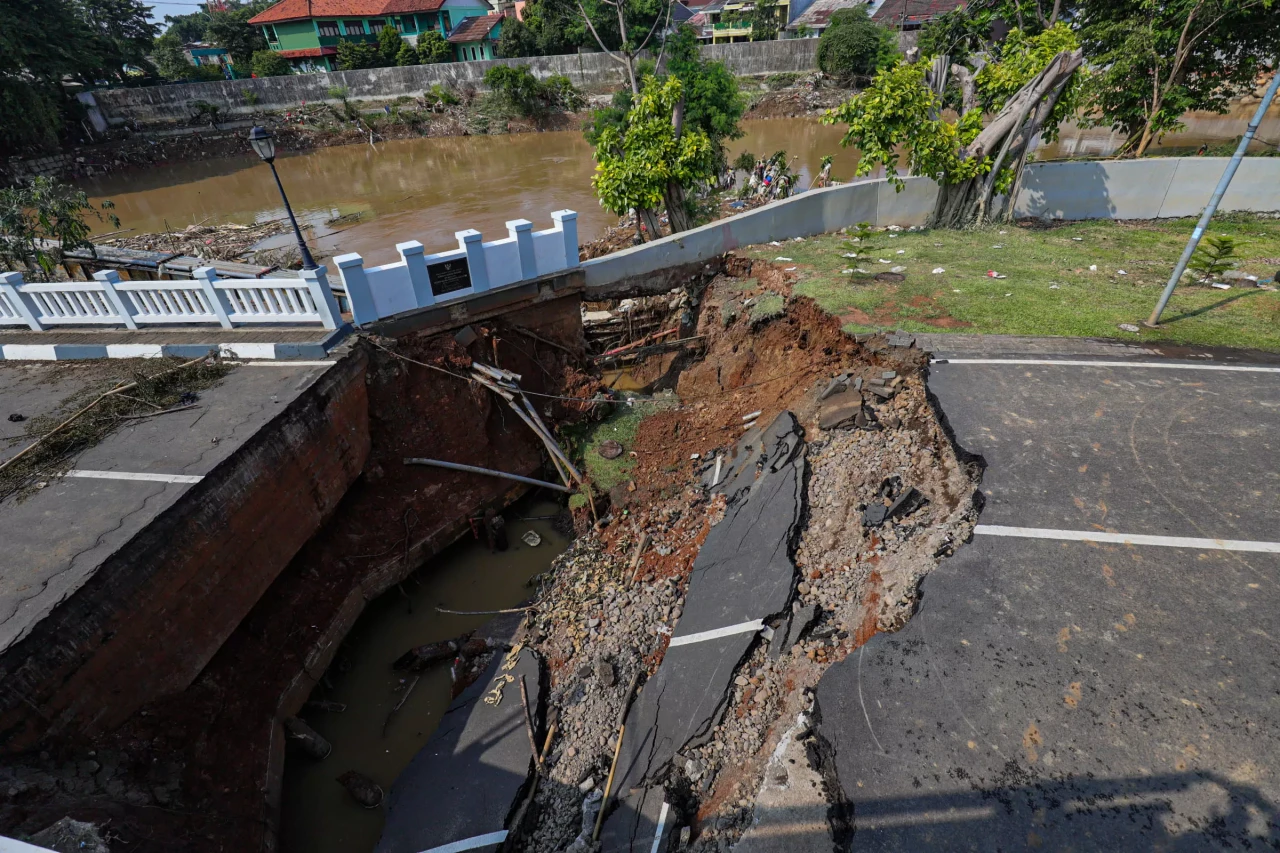 Jembatan Kemang Pratama...