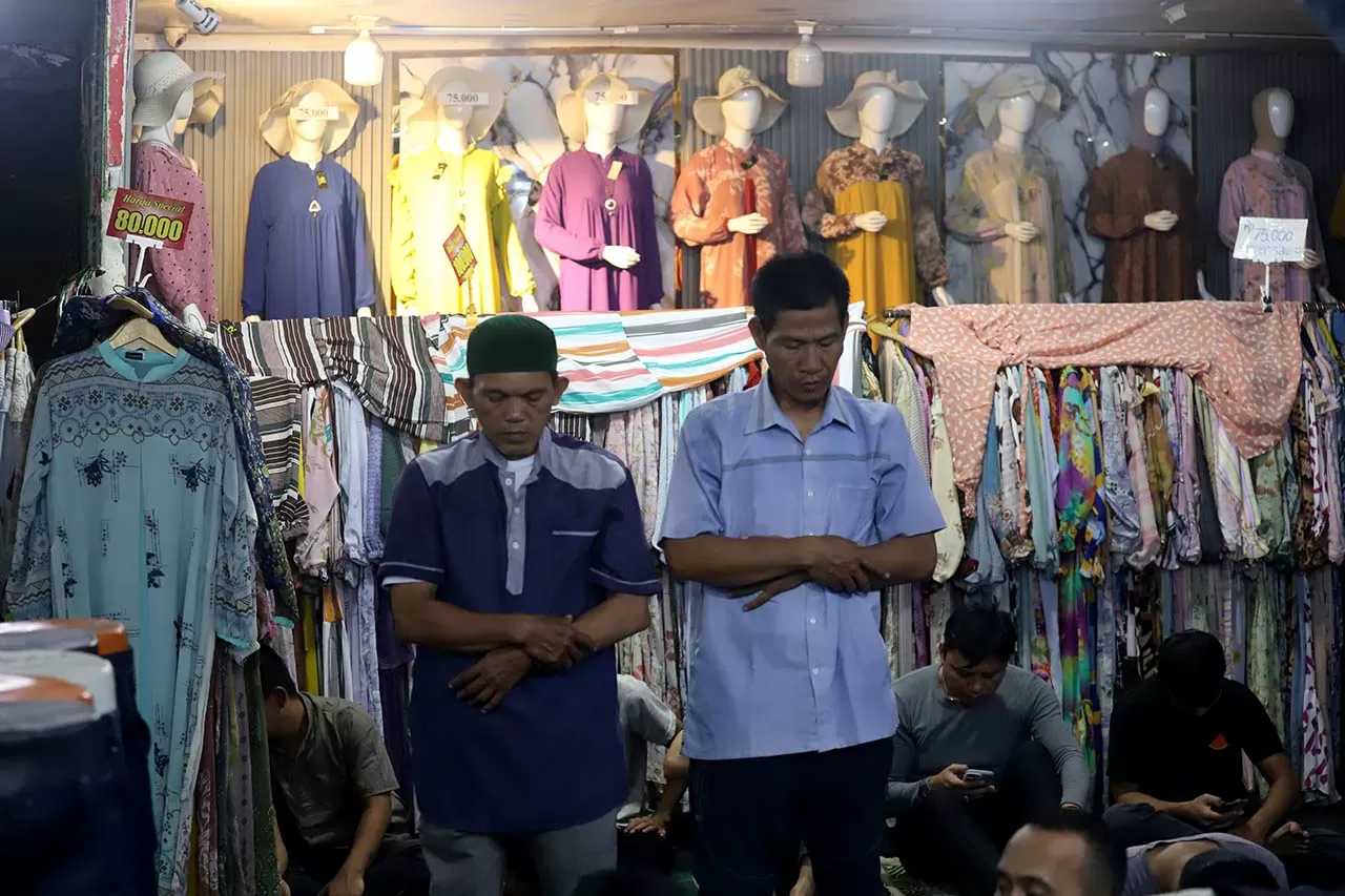 Potret Salat Jumat Perdana...