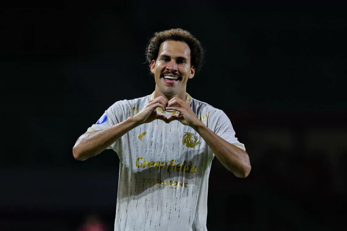 Bermain dengan 9 Pemain,...