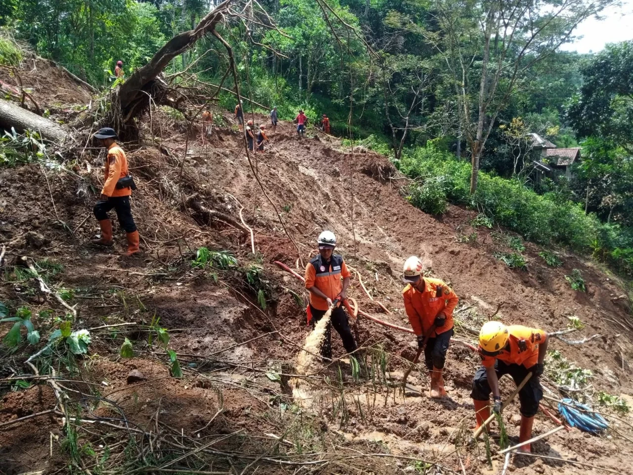 Banjir dan Tanah Longsor...