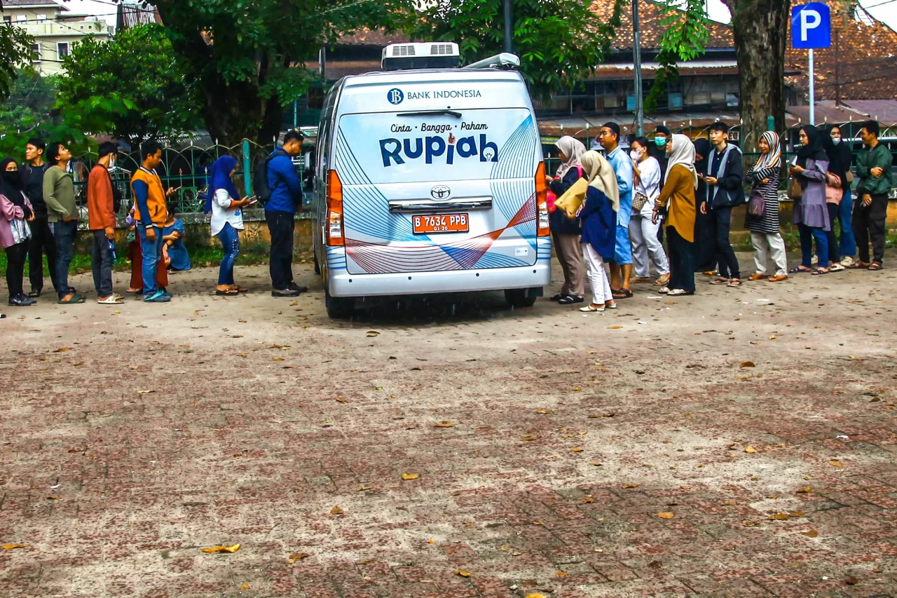 Potret Penukaran Uang...