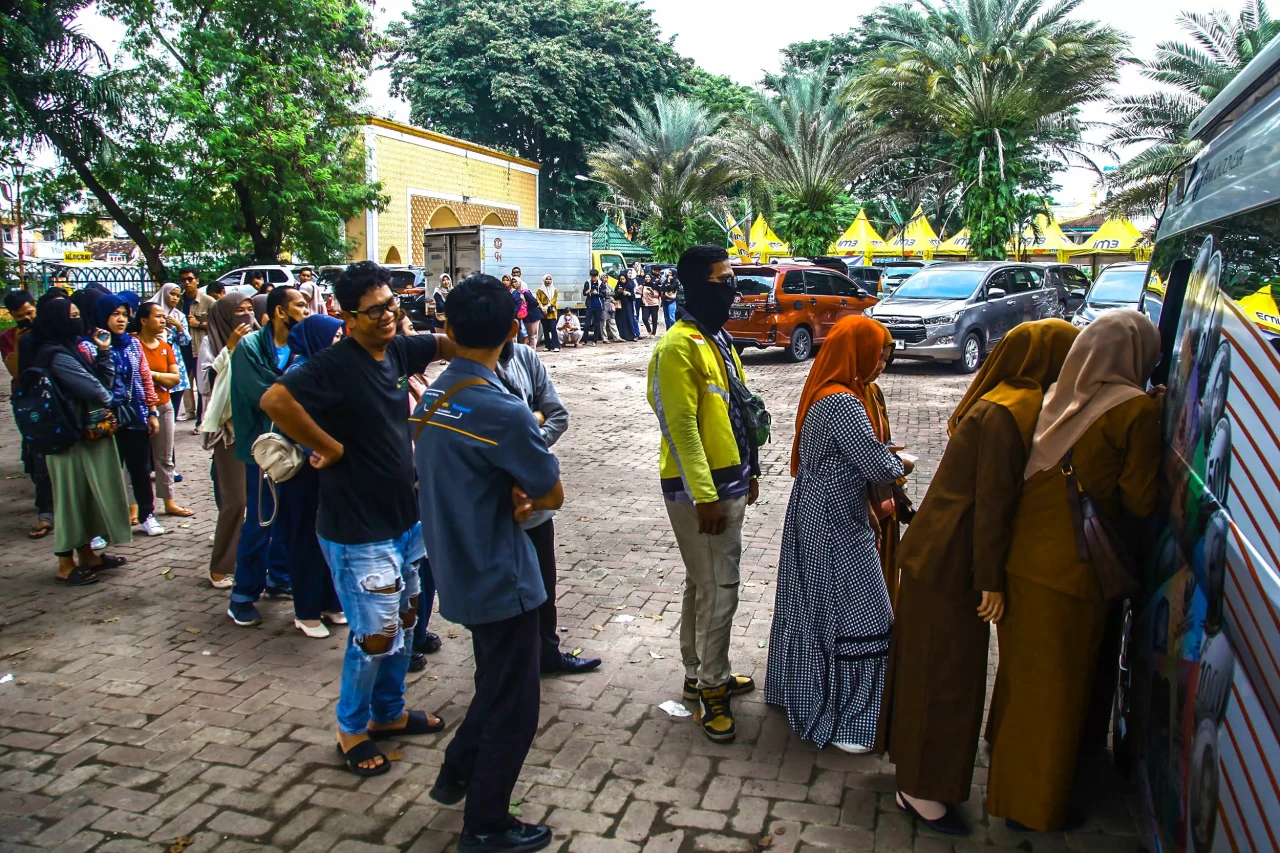 Potret Penukaran Uang...