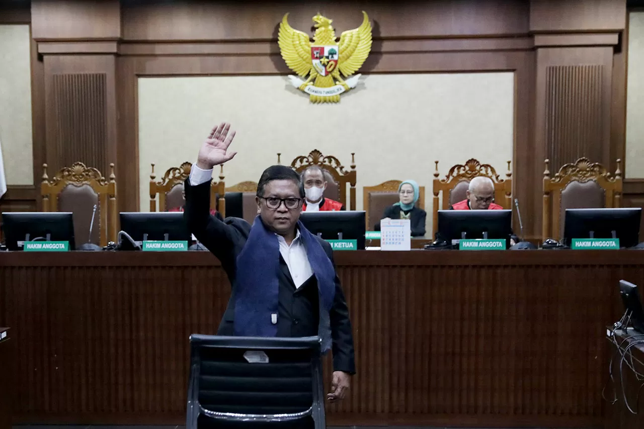 Sidang Perdana Hasto...