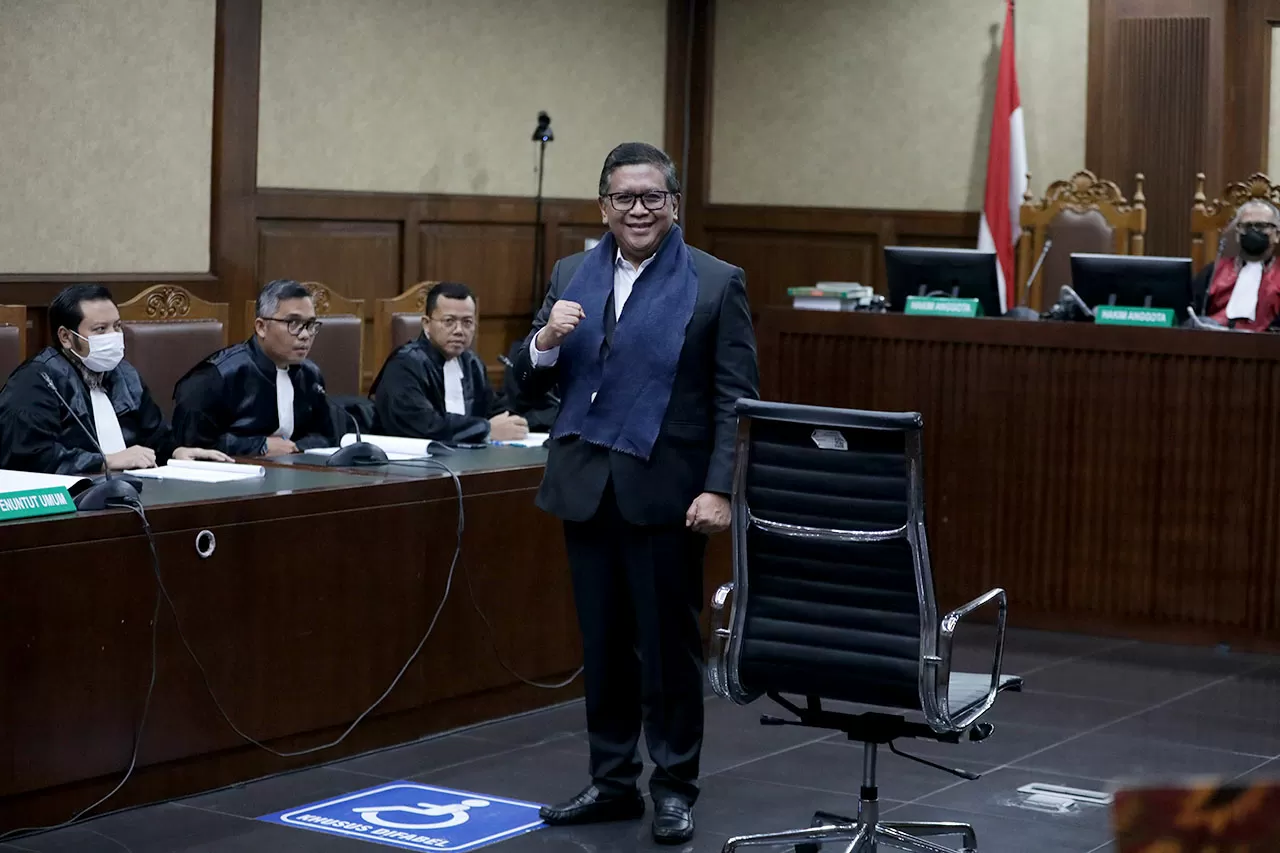 Sidang Perdana Hasto...