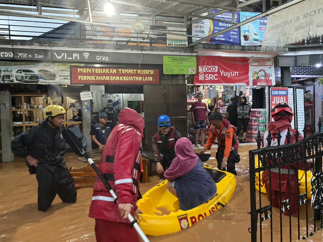 Banjir Terjang Kabupaten...