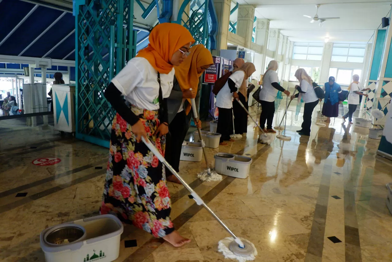 Gerakan Masjid Bersih...