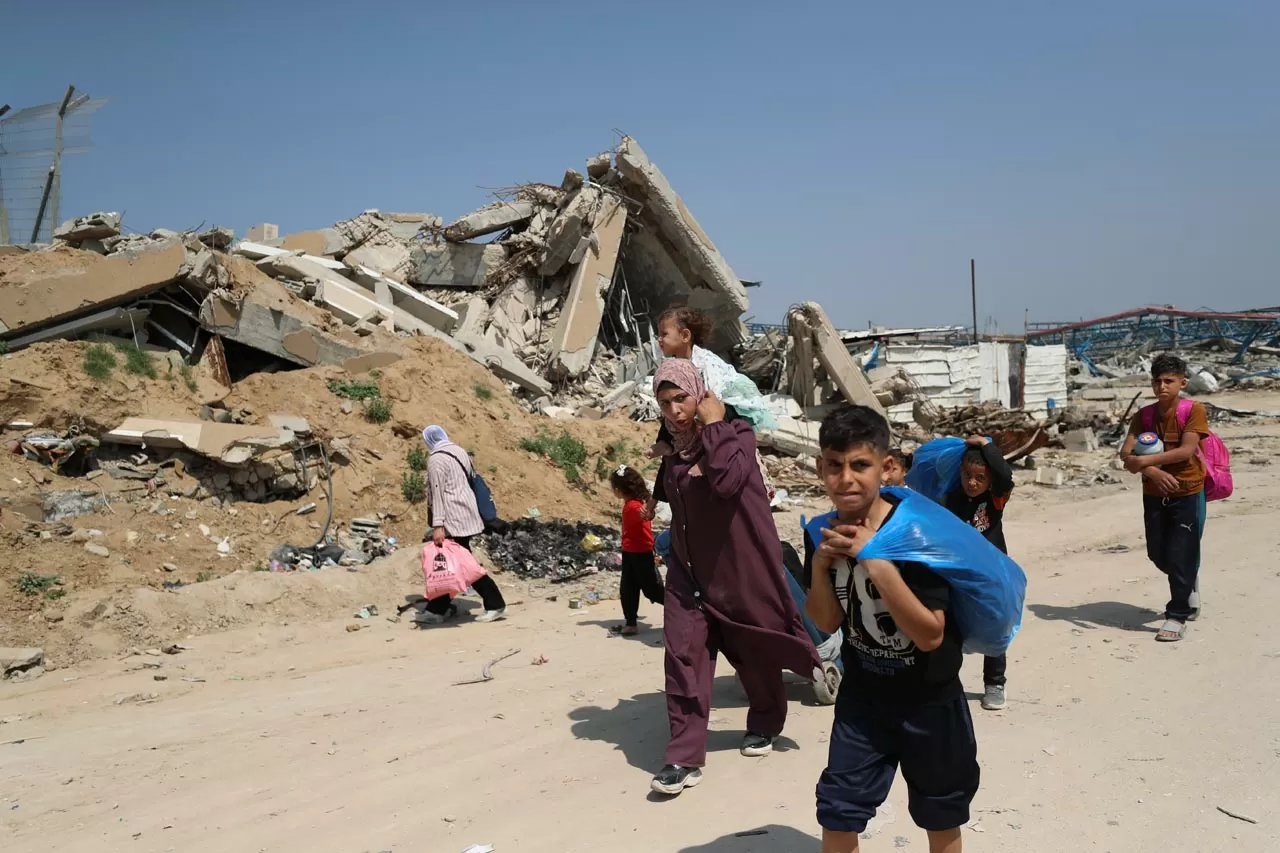 Warga Palestina Lari...
