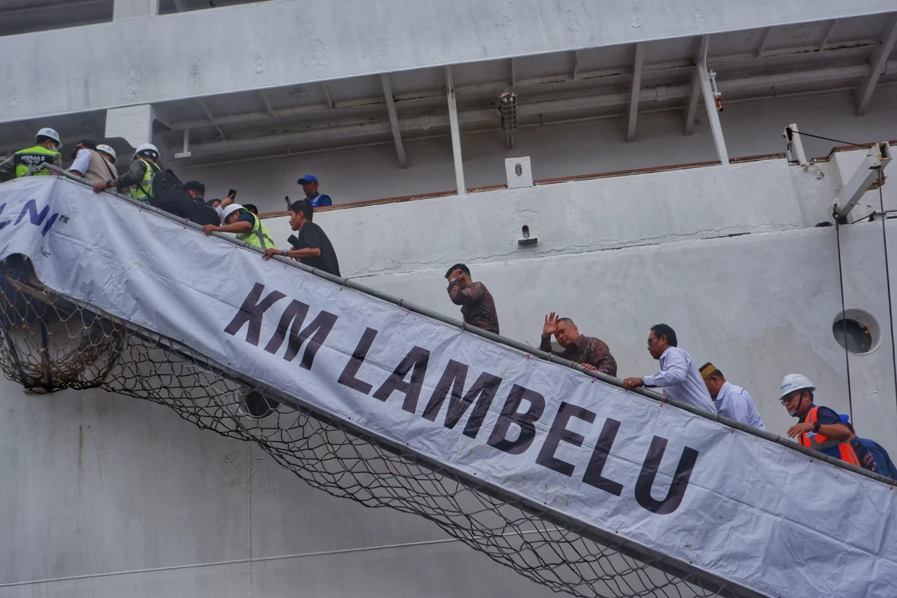 Menhub Tinjau Pelabuhan...