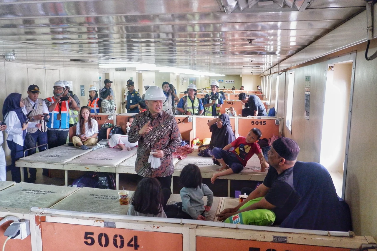 Menhub Tinjau Pelabuhan...
