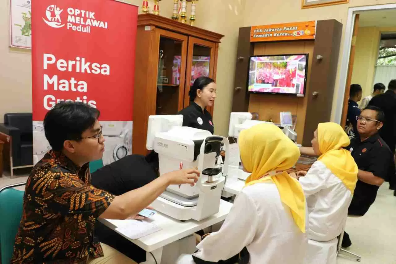 Optik Melawai Donasikan...