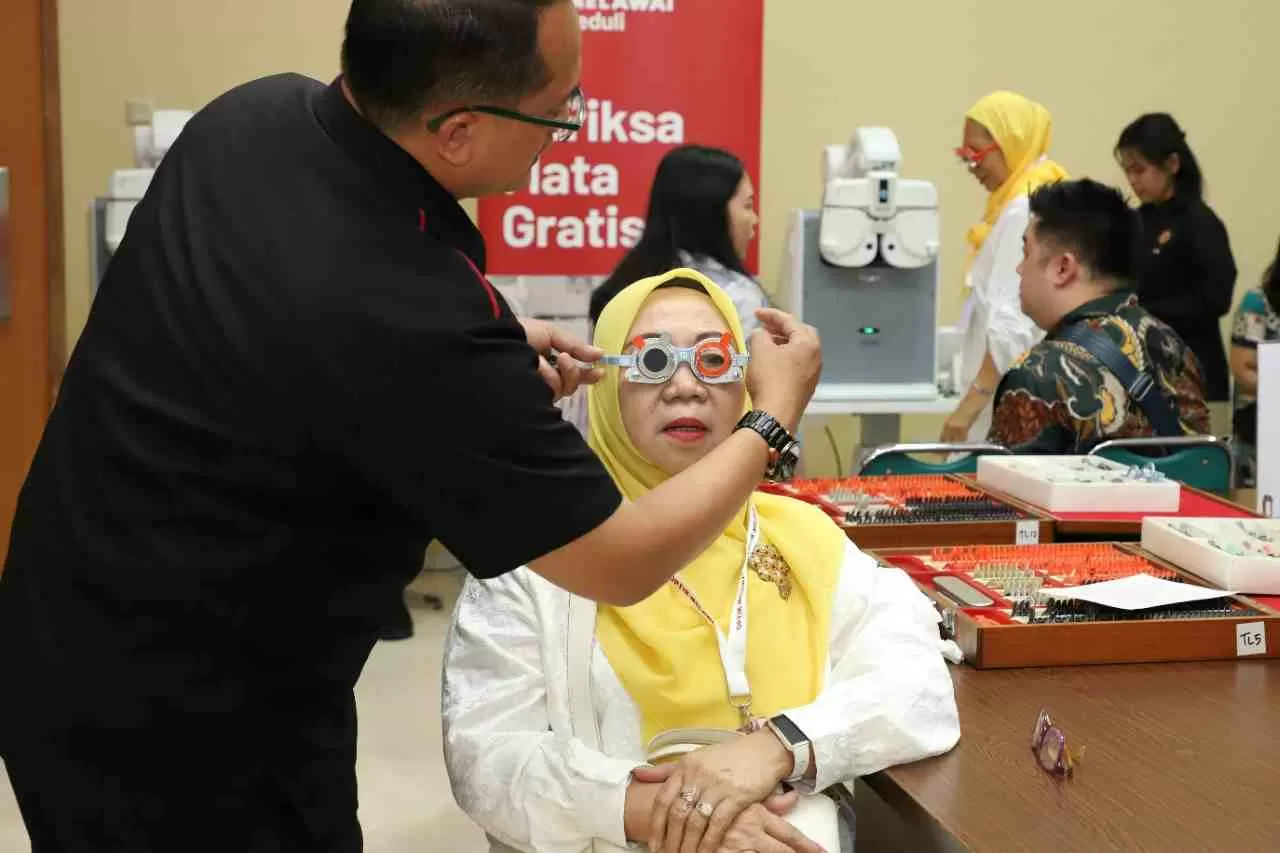 Optik Melawai Donasikan...