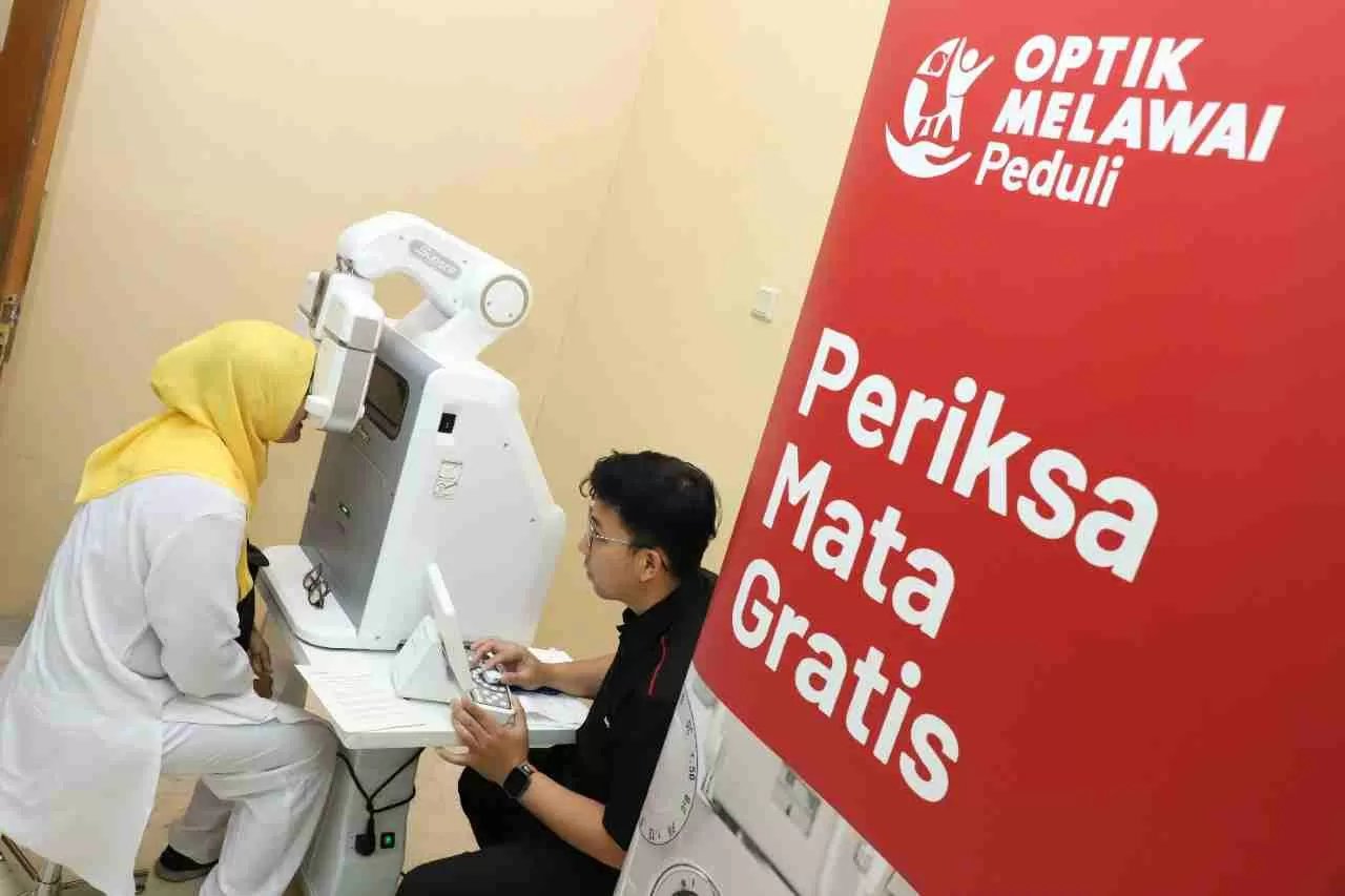 Optik Melawai Donasikan...