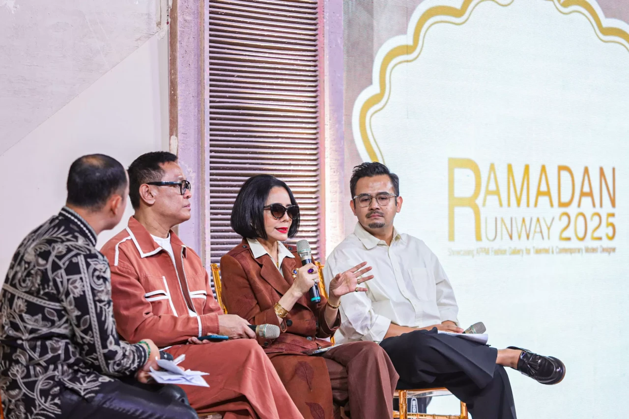Peragaan Busana Muslim...