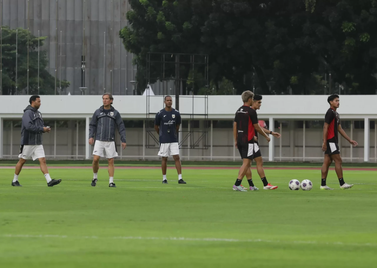 Latihan Timnas Indonesia...