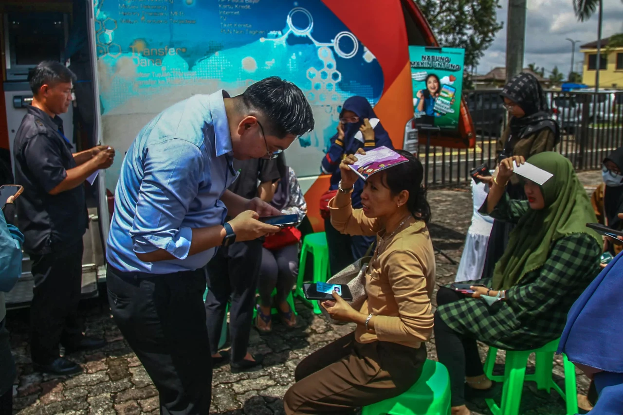 Potret Penukaran Uang...