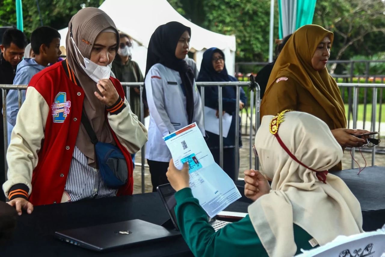 Potret Penukaran Uang...