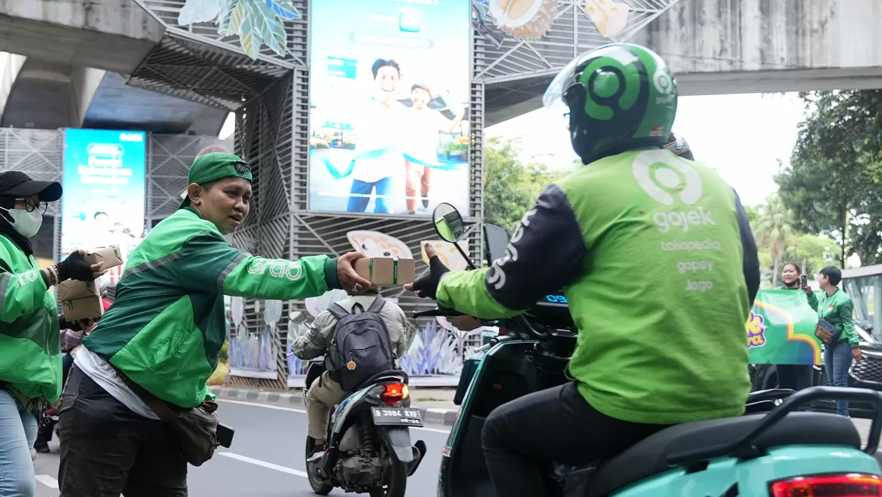 Ratusan Mitra Grab Berbagi...