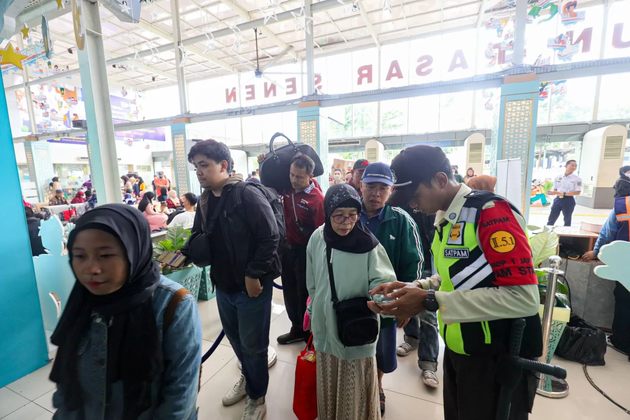 Stasiun Pasar Senen...