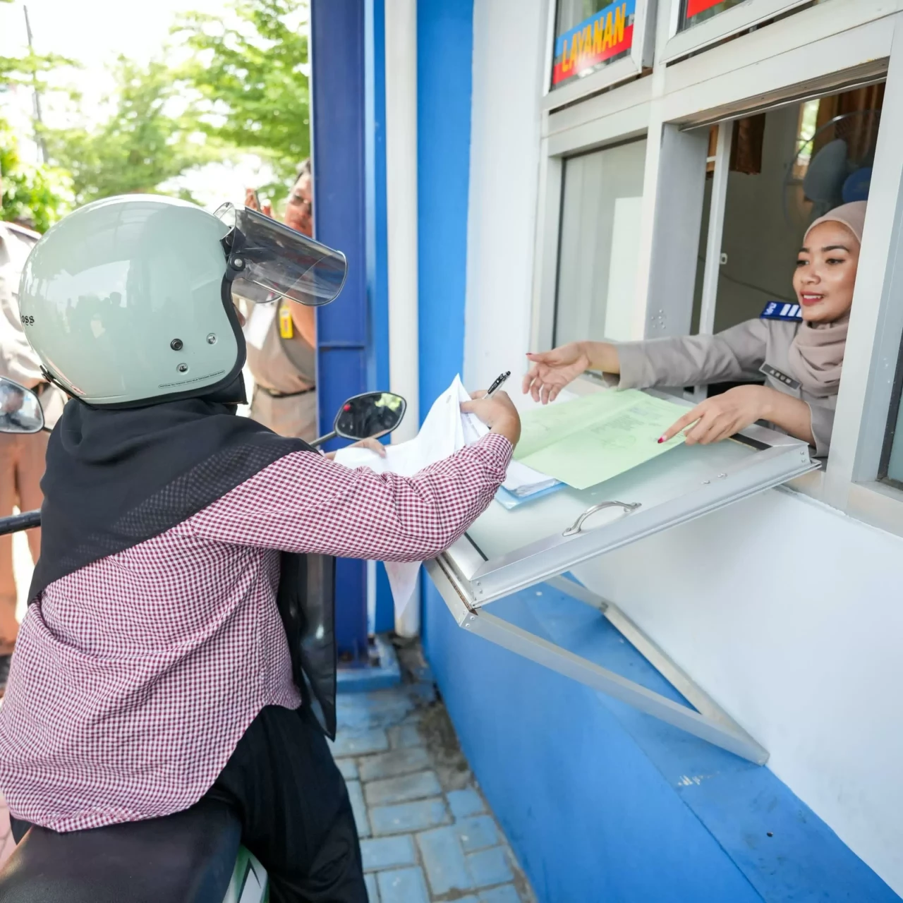 Menjelang Libur Lebaran,...