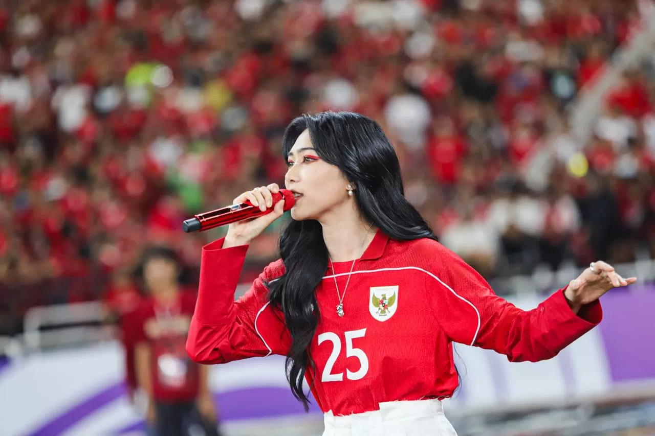 Isyana Sarasvati Bakar...